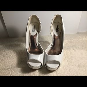 White patent leather stilettos Sz 6